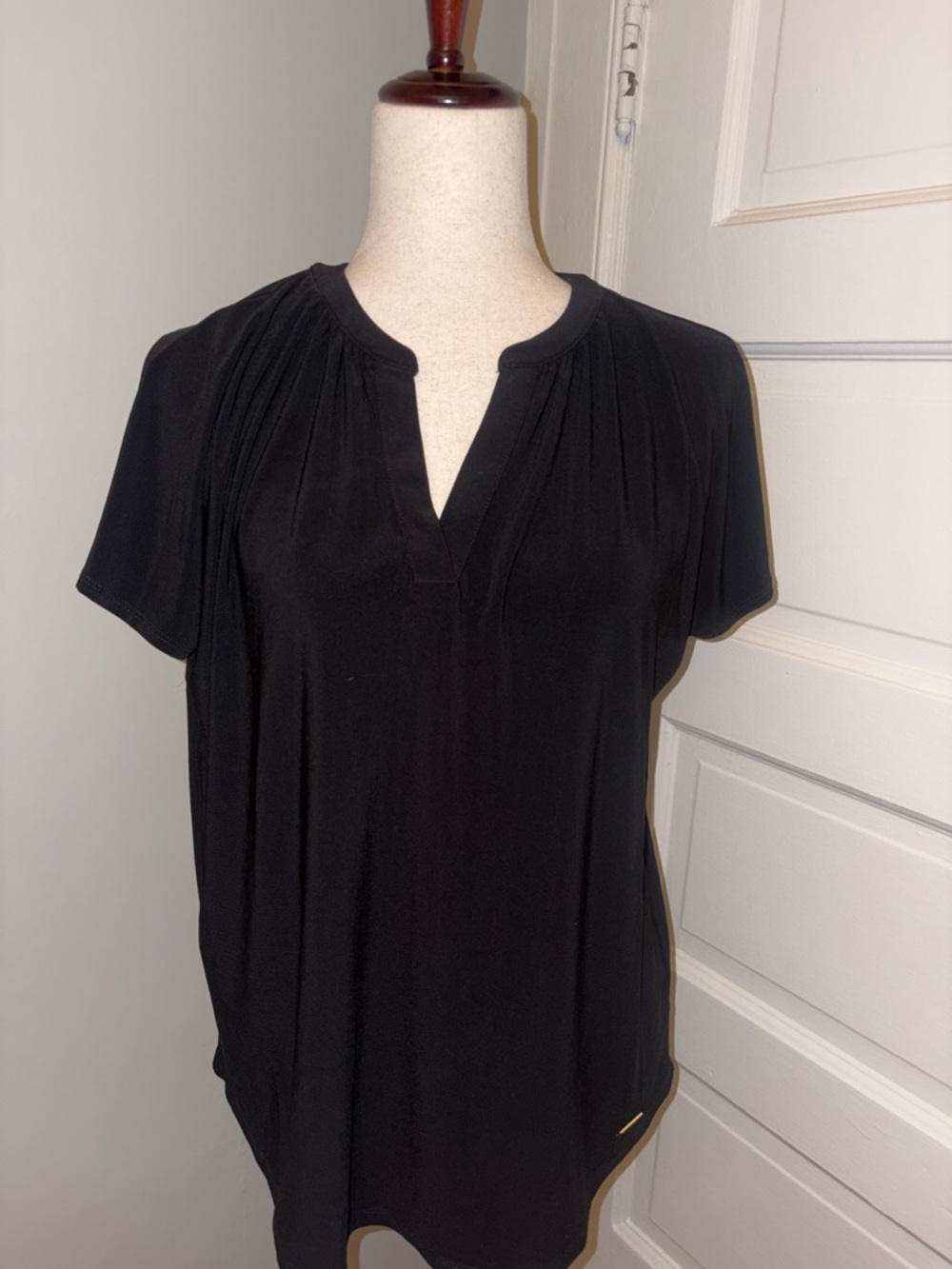 Jones New York Black Short-Sleeve V-Notch Tee